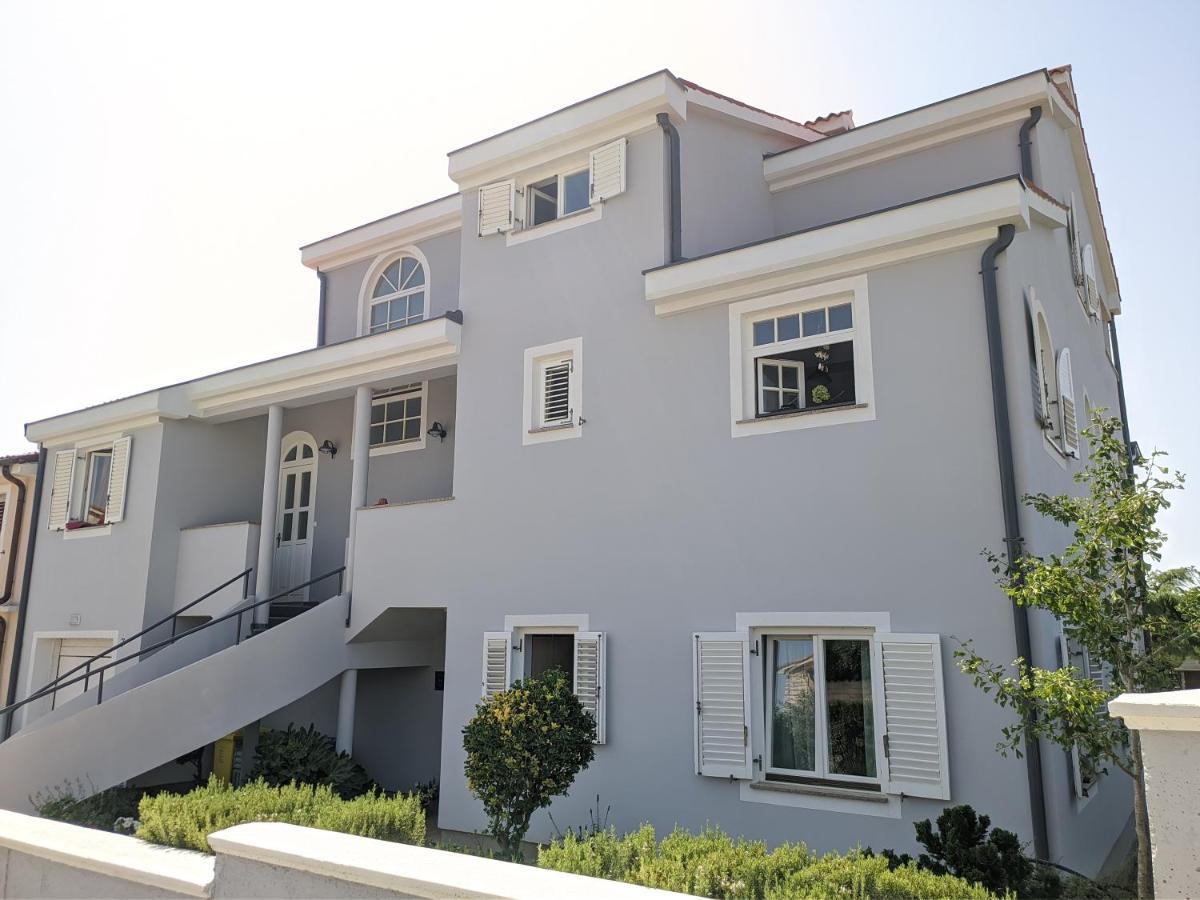 Villa Triton Vinkuran Bagian luar foto